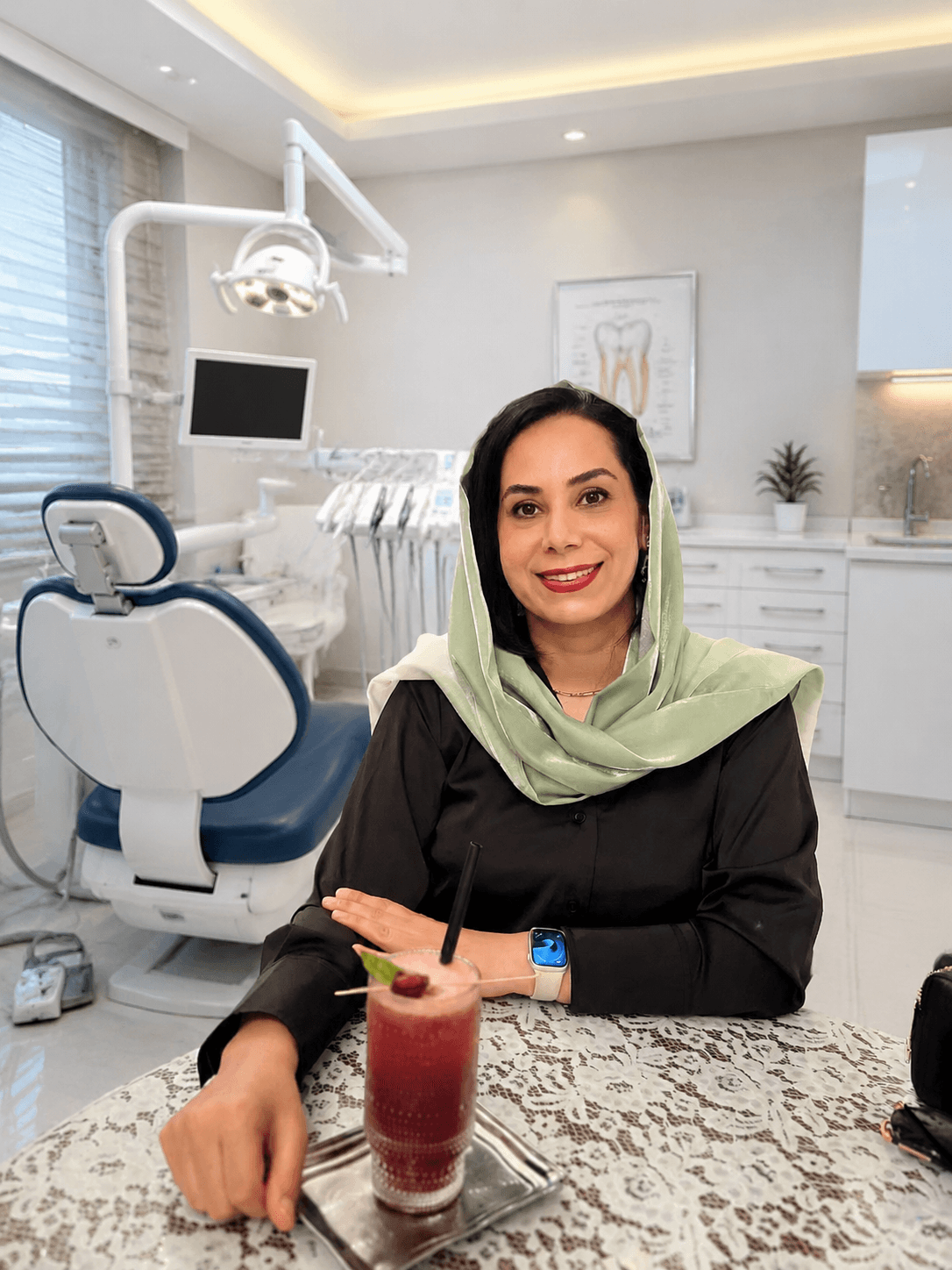 دکتر میرکشاورز در مطب